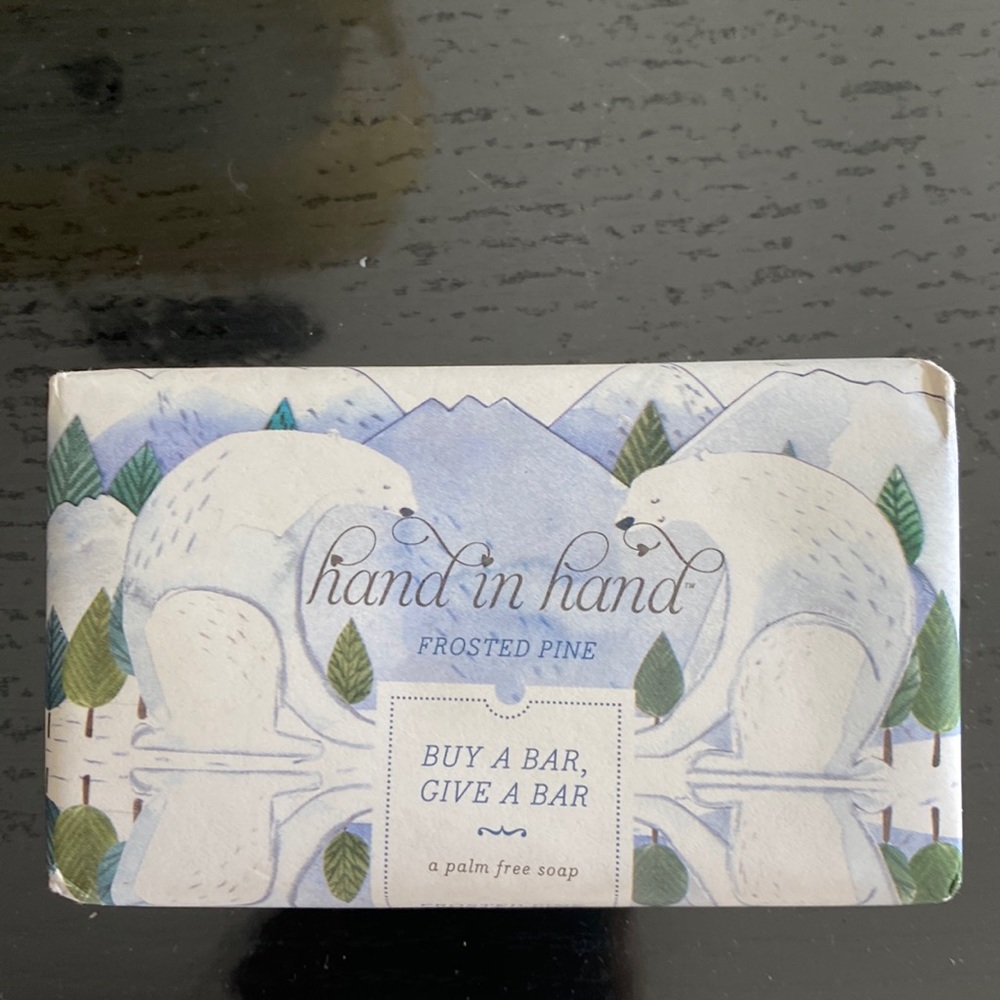 Beautifully wrapped luxurious frosted pine bar soap.  Brand new.  Holiday pick🎁